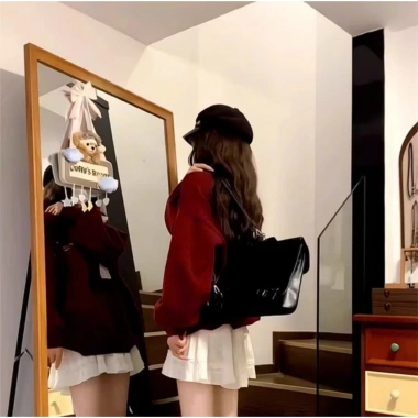 Set Đồ Nữ Áo Nỉ Hoodie Trễ Vai Thắt Nơ và Chân Váy Xòe Tầng Màu Đỏ Lễ Tết 2.025 Siêu Xinh