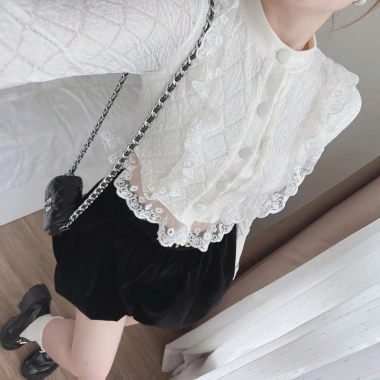 Set đồ nữ tiểu thư: Áo len xốp croptop ren + quần short nhung bồng - 179k