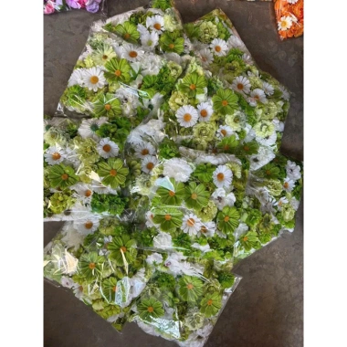 Set hoa mix trang trí giỏ quà Tết - Giỏ hoa quả, bánh kẹo, chỉ 90.000₫