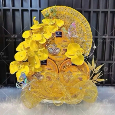 Set hoa VIP trang trí tháp bánh, tem chữ Tết 2.026, quà tặng kèm, giá 20.000 đồng