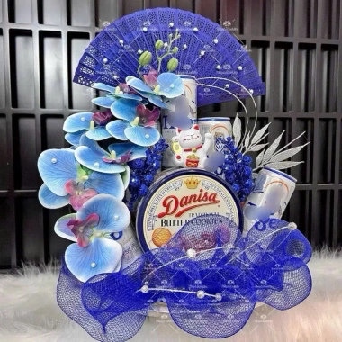 Set hoa VIP trang trí tháp bánh, tem chữ Tết 2.026, quà tặng kèm, giá 20.000 đồng