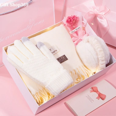 Set hộp quà tặng mùa đông ấm áp: khăn, găng tay, bịt tai, hoa + thiệp - Giá ưu đãi 229k cho người yêu & bạn gái