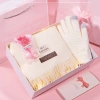 Set hộp quà tặng mùa đông ấm áp: khăn, găng tay, bịt tai, hoa + thiệp - Giá ưu đãi 229k cho người yêu & bạn gái 3
