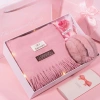 Set hộp quà tặng mùa đông ấm áp: khăn, găng tay, bịt tai, hoa + thiệp - Giá ưu đãi 229k cho người yêu & bạn gái 4