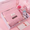 Set hộp quà tặng mùa đông ấm áp: khăn, găng tay, bịt tai, hoa + thiệp - Giá ưu đãi 229k cho người yêu & bạn gái 6