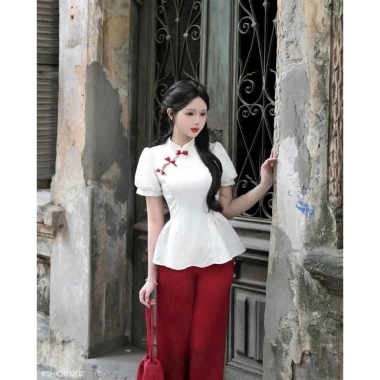 Sét lam thanh lịch, áo gấm hoa cổ tàu tay bồng nhún, eo nơ xéo, quần suông tuyết nhung đỏ - Giá 199.030₫