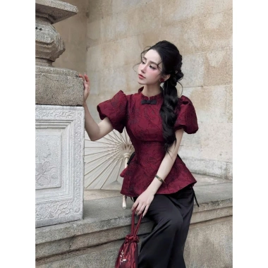 Set lam thiết kê thanh lịch áo gấm đỏ tay bồng cổ trụ rút dây sườn và quần suôg Giá ưu đãi 198.010 VND 5