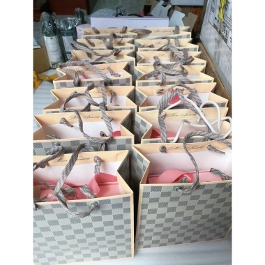 Set Quà Tặng 20/10, 8/3, 20/11, Valentine - Son Thỏi + Hoa + Hộp + Thiệp + Túi 259.000