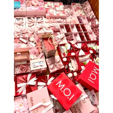Set Quà Tặng 20/10, 8/3, 20/11, Valentine - Son Thỏi + Hoa + Hộp + Thiệp + Túi 259.000 8 Set Quà Tặng 20/10, 8/3, 20/11, Valentine - Son Thỏi + Hoa + Hộp + Thiệp + Túi 259.000 8