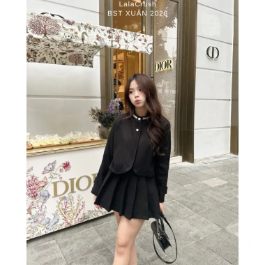 Set tiểu thư đen Mera áo khoác và chân váy xếp ly mùa đông 2.025, giá 335.000₫