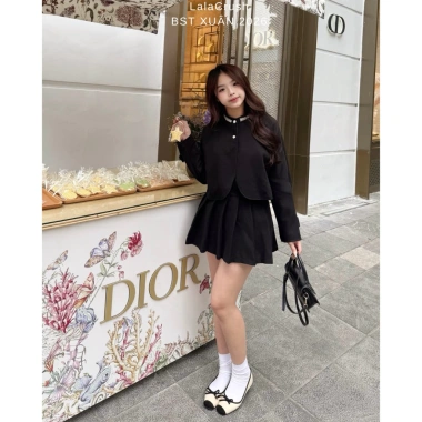 Set tiểu thư đen Mera áo khoác và chân váy xếp ly mùa đông 2.025, giá 335.000₫