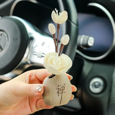 Set Trang Trí Chú Tiểu An Nhiên và Bình Hoa Thơm – Ô Tô, Bàn Học, Nội Thất – Giá 75.000 VND
