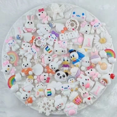 Set trang trí gương trang điểm cầm tay kem keo 10 charm slime, giá 49.500₫ 5 Set trang trí gương trang điểm cầm tay kem keo 10 charm slime, giá 49.500₫ 5