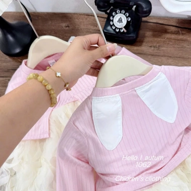 Set váy loan sóng, áo cadigan, sét đầm, áo khoác cho bé gái váy tết 2.026 chỉ 158.600₫ 4 Set váy loan sóng, áo cadigan, sét đầm, áo khoác cho bé gái váy tết 2.026 chỉ 158.600₫ 4