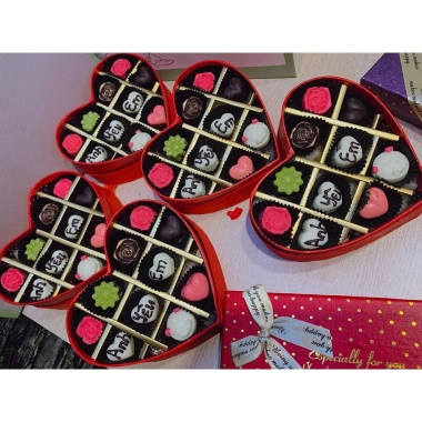 Socola Valentine 10 viên - Giá ưu đãi 90.000đ, quà ngọt ngào cho người thương