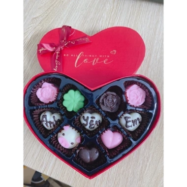 Socola Valentine 10 viên - Giá ưu đãi 90.000đ, quà ngọt ngào cho người thương