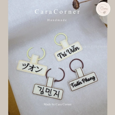 Tag thêu tên cá nhân - Treo balo, vali du lịch, thẻ túi xách, móc khoá - 39.000₫ 2 Tag thêu tên cá nhân - Treo balo, vali du lịch, thẻ túi xách, móc khoá - 39.000₫ 2