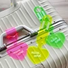 Thẻ hành lý PVC huỳnh quang đa màu sắc – Chống thất lạc, an toàn cho vali máy bay – Giá 24.9k