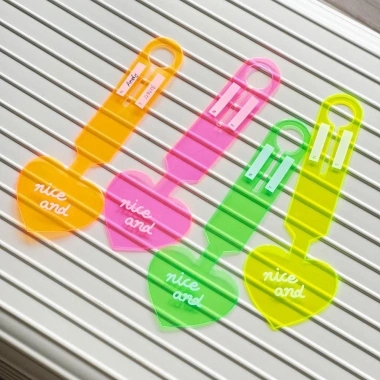 Thẻ hành lý PVC huỳnh quang đa màu sắc – Chống thất lạc, an toàn cho vali máy bay – Giá 24.9k 4