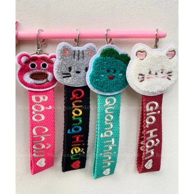 Thẻ Nametag Thêu Tên Mặt Gấu - Tag Treo Con Vật Yêu Cầu, Cặp Cho Bé, Giá 70.000₫ 4 Thẻ Nametag Thêu Tên Mặt Gấu - Tag Treo Con Vật Yêu Cầu, Cặp Cho Bé, Giá 70.000₫ 4