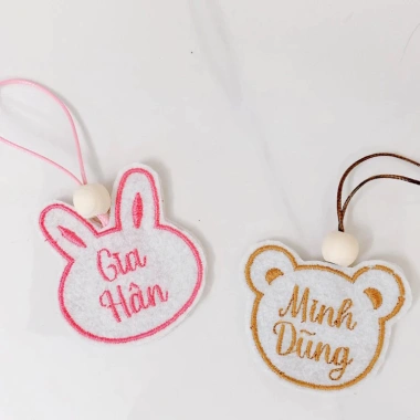 Thẻ tên vải nỉ thêu hai mặt - Dùng treo cặp, balo, móc khóa, bé đi học mầm non - Giá ưu đãi 80.000đ 2