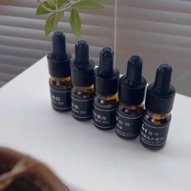 Tinh Dầu Thay Thế Ô Tô 10ml - Khử Mùi, Chống Say Xe, Thơm Nhẹ, Giá 25.000₫ 4 Tinh Dầu Thay Thế Ô Tô 10ml - Khử Mùi, Chống Say Xe, Thơm Nhẹ, Giá 25.000₫ 4