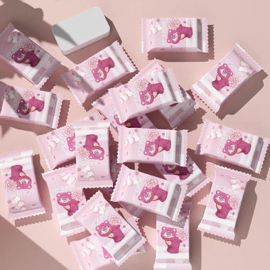 Túi 20 viên Khăn mặt dạng nén dùng 1 lần Hình gấu dâu Lotso vải mềm mịn vệ sinh tiện dụng 15.000 đồng