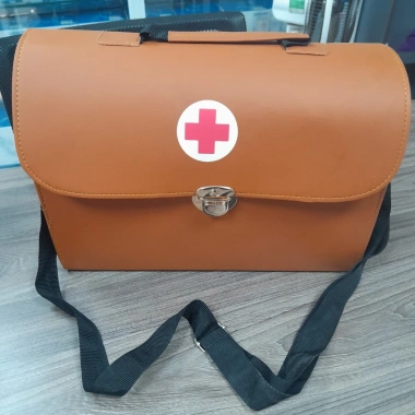 Túi Cứu Thương Hình Chữ Thập Da Vàng 30x24x10cm Dây Đeo Tay Xách - 175.000₫