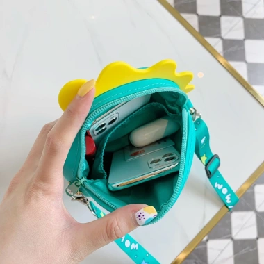 Túi đeo chéo bé silicon khủng long, phù hợp đi chơi du lịch, đựng lì xì - 55.000 VND 3 Túi đeo chéo bé silicon khủng long, phù hợp đi chơi du lịch, đựng lì xì - 55.000 VND 3