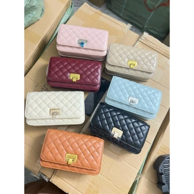 Túi đeo chéo Cê Ka trần trám Sz 20 - Giá ưu đãi 240.000 giảm 20%