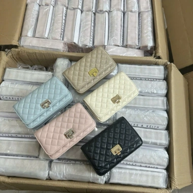 Túi đeo chéo Cê Ka trần trám Sz 20 - Giá ưu đãi 240.000 giảm 20% 9 Túi đeo chéo Cê Ka trần trám Sz 20 - Giá ưu đãi 240.000 giảm 20% 9