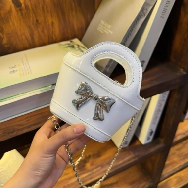 Túi đeo chéo mini 12cm mác nơ, dây xích mácbajc, 7 màu trend – Giá 69.000đ 5 Túi đeo chéo mini 12cm mác nơ, dây xích mácbajc, 7 màu trend – Giá 69.000đ 5