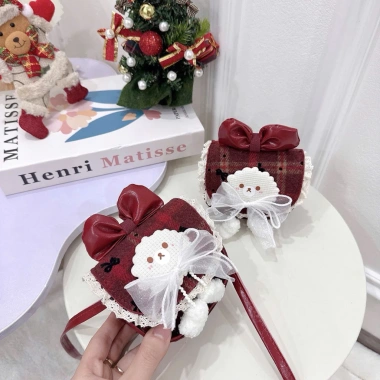Túi đeo chéo mini dáng bầu dạ đỏ phối nơ cute, siêu xinh, giá chỉ 65.000 VND giảm từ 83.850 VND 6 Túi đeo chéo mini dáng bầu dạ đỏ phối nơ cute, siêu xinh, giá chỉ 65.000 VND giảm từ 83.850 VND 6