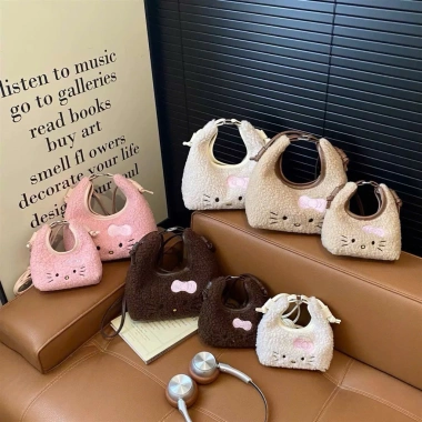Túi đeo chéo mini lồng xù thêu mặt Kitty và kẹp tóc, size 14/19cm, giảm còn 59k 6