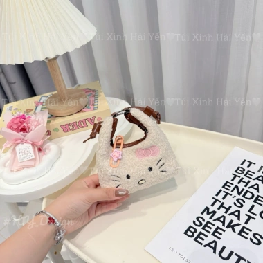 Túi đeo chéo mini lồng xù thêu mặt Kitty và kẹp tóc, size 14/19cm, giảm còn 59k 10
