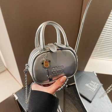 Túi đeo chéo mini nữ da mềm dáng hộp nhỏ xinh, dây xích thời trang cho bé và bé gái - Giá 55.000đ