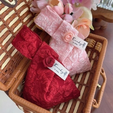 Túi đeo tay thắt nút UPSCALE - Mặt dây chuyền hoa, phong cách Trung Quốc Tết, in hình Bướm, Hoa hồng, lan - 42.228đ