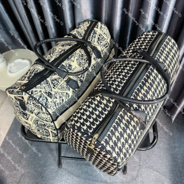 Túi du lịch vải in dải chữ thời trang, rộng dãi đa năng - Chỉ 119.000₫ 2 Túi du lịch vải in dải chữ thời trang, rộng dãi đa năng - Chỉ 119.000₫ 2