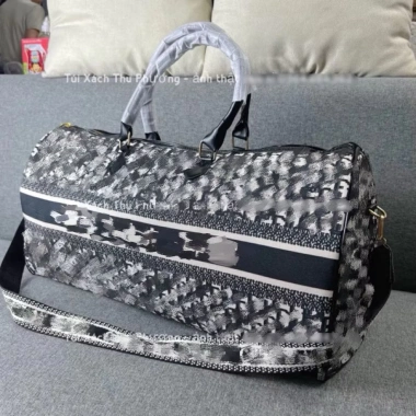 Túi du lịch vải in dải chữ thời trang, rộng dãi đa năng - Chỉ 119.000₫