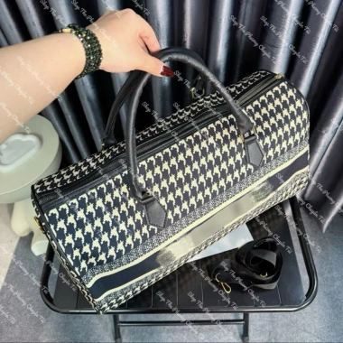Túi du lịch vải in dải chữ thời trang, rộng dãi đa năng - Chỉ 119.000₫