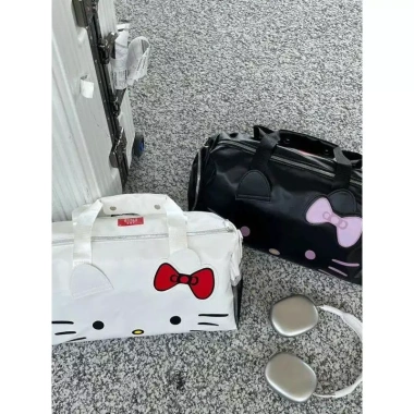 Túi Hello Kitty hình trụ đa năng du lịch thể thao, đeo vai, dung lượng lớn, ngăn giày tách biệt - Giá chỉ 121.999 VND