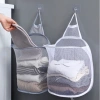 Túi lưới đựng quần áo bẩn chờ giặt kèm 2 móc treo dán tường - Tiện dụng 40.000₫