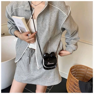 Túi mini Banna đeo chéo ren tai nơ 5 màu xinh xinh hot 2.026 giá 59.000đ 8 Túi mini Banna đeo chéo ren tai nơ 5 màu xinh xinh hot 2.026 giá 59.000đ 8