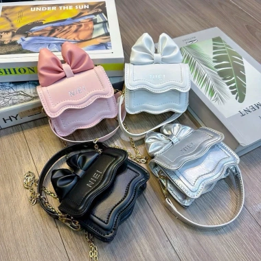 Túi mini đeo chéo nơ bạc in chữ NIE cute Hàn Quốc cho mẹ và bé - 75.000 VND 2