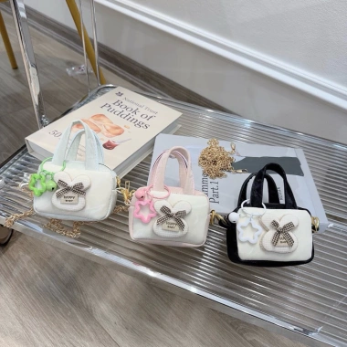 Túi mini đeo chéo Nơ treo sao 10cm - 3 màu mẫu mới 2.025 giá chỉ 64.000