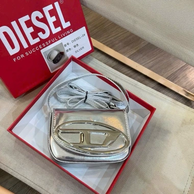 Túi mini Diesel đeo chéo cho mẹ & bé – Thiết kế thời trang sang chảnh, cá tính, nhỏ gọn, chỉ 49.000₫