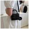 Túi mini nữ đeo chéo ô vuông, họa tiết chấm quả bông xinh xắn - giá 52.000 VNĐ 4