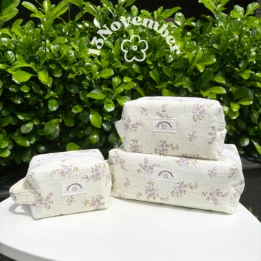 Túi Pouch Vải Hoa Nhí Tím Đựng Đồ Trang Điểm - Tiện Dụng, Xinh Xắn, Giá 109.000₫ 4 Túi Pouch Vải Hoa Nhí Tím Đựng Đồ Trang Điểm - Tiện Dụng, Xinh Xắn, Giá 109.000₫ 4