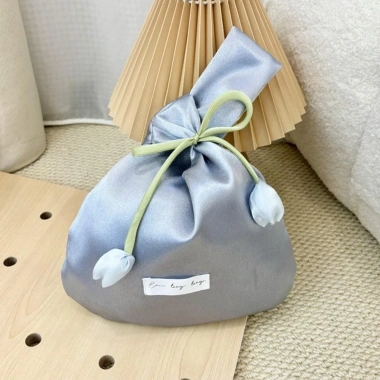 Túi Quà Nữ Thần ISKYBO - Áo Vest Tope Tulip, Vải Lụa Trung Hoa, Dung Lớn, 72.900₫ 4 Túi Quà Nữ Thần ISKYBO - Áo Vest Tope Tulip, Vải Lụa Trung Hoa, Dung Lớn, 72.900₫ 4