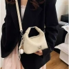 Túi quai xách tay nữ Chi-O da gạo – Đeo chéo kèm charm xinh xắn, chỉ 92.000₫ 9